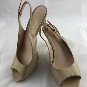 Nine West Nude Sandal Size 8 US